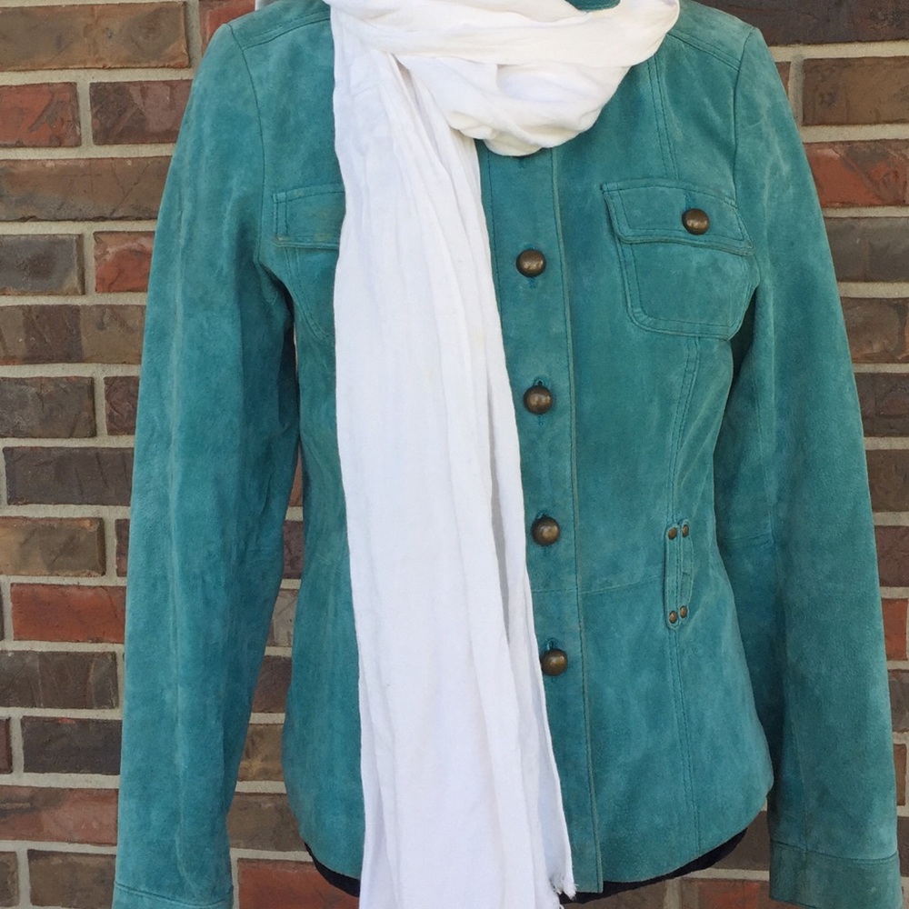Wardrobe Essential White Scarf.